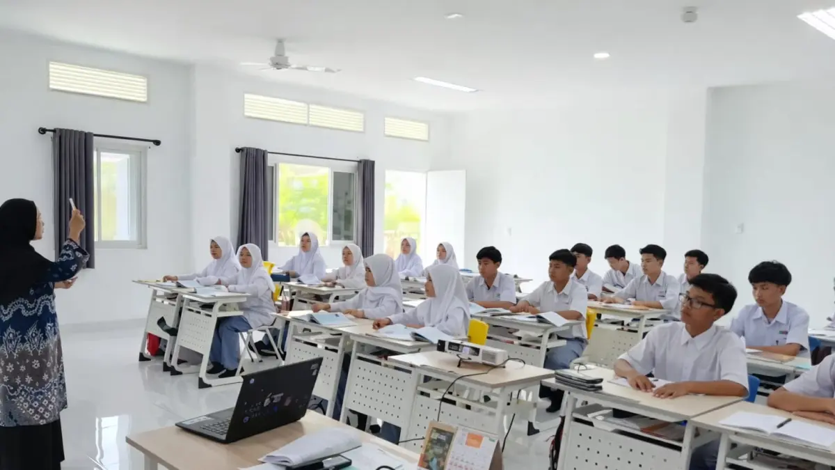 Ilustrasi Siswa SMA Al-Azhar Mandiri Palu berhasil lolos PTN jalur prestasi ke berbagai kampus ternama seperti UI, ITB, dan UGM. (Instagram SMA AL-AZHAR MANDIRI PALU)