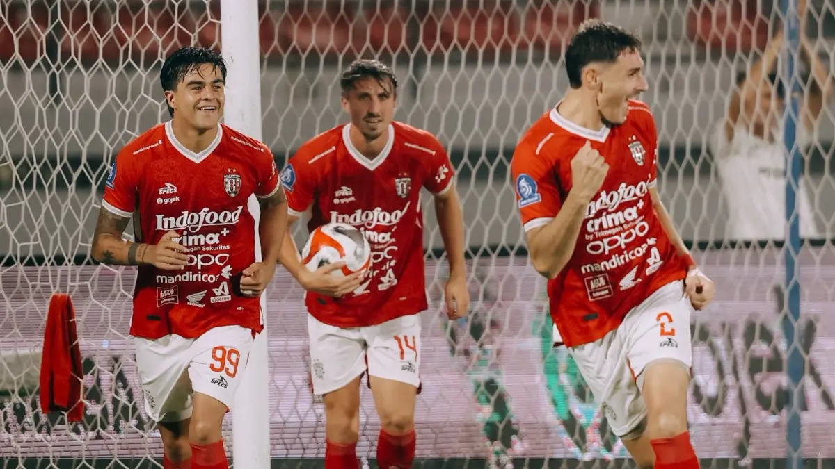 Bali United mengalahkan PSBS Biak dengan skor telak 6-1 pada pekan ke-26 BRI Super League 2025/2026, Senin malam (6/4/2026) di Stadion Kapten I Wayan Dipta.(Instagram/@BaliUtd)