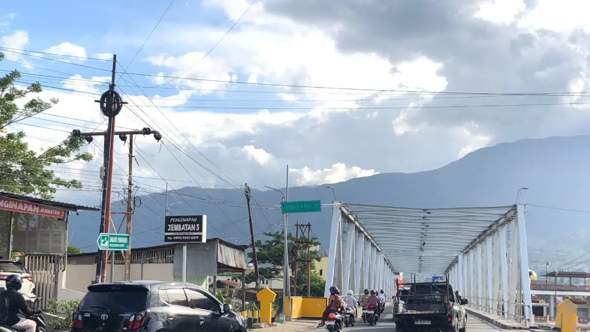 Kondisi arus lalu lintas di Jembatan Palu yang direncanakan kembali menjadi dua arah.(Andika Nur HikmahRadar Palu)
