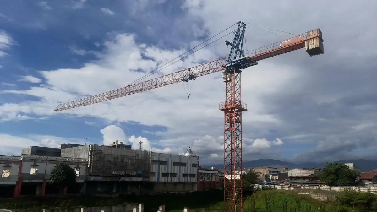 Kondisi terkini area Mall Tatura Palu yang masih terbengkalai sejak gempa 2018. (Andika Nur HikmahRADAR PALU)