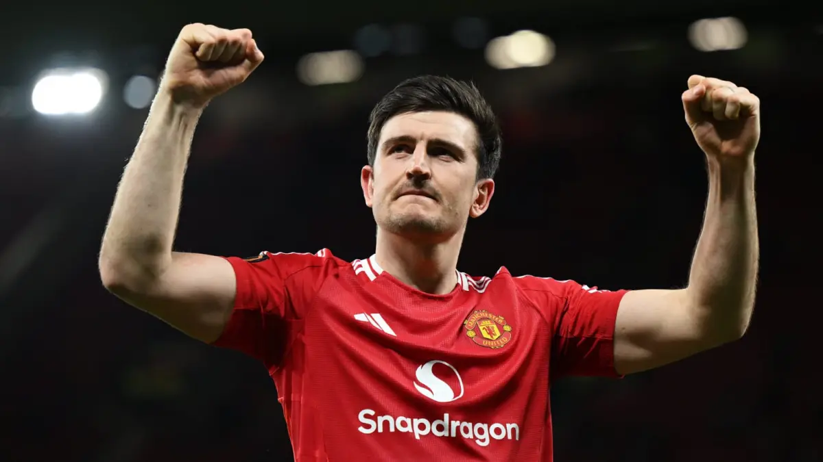Manchester United resmi memperpanjang kontrak bek tengah Harry Maguire hingga Juni 2027.(Twitter/@FabrizioRomano)