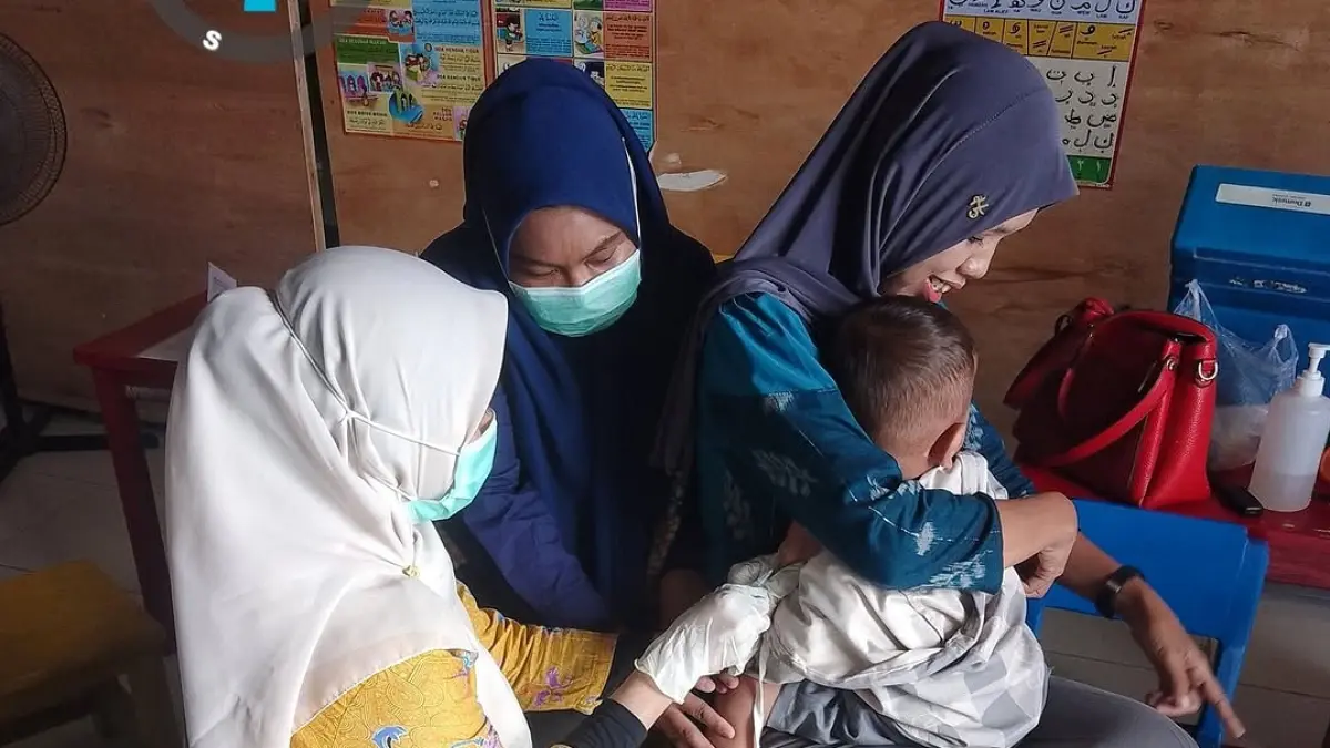 Pemberiaan Outbreak Response Immunization (ORI) atau imunisasi tambahan kepada anak di Kota Palu.(Instagram/@puskesmastipo)