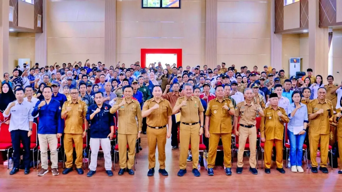 BIMTEK: Dinas PMD Morut menggelar bimtek, menjelang pelaksanaan Pilkades Serentak 2026 di Ruang Pola Kantor Bupati Morut, Selasa (7/4/2026). (FOTO: ISTIMEWA/RADAR PALU)
