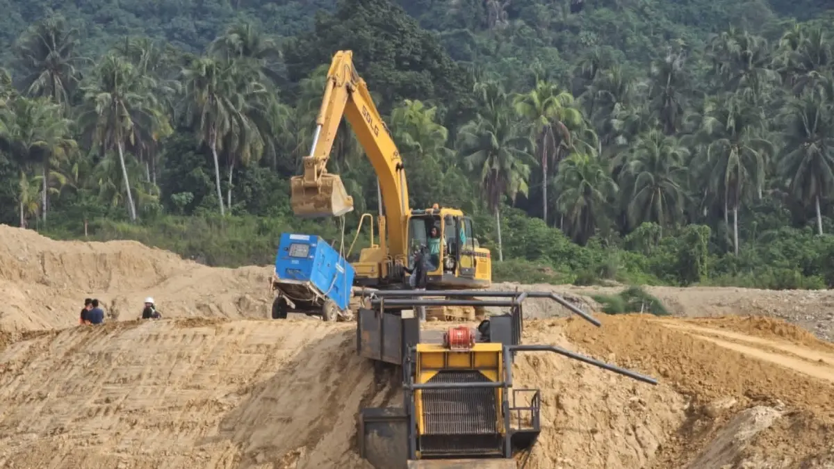 DESAK KEBIJAKAN: Anggota DPRD Parigi Moutong, menyoroti maraknya aktivitas Pertambangan Tanpa Izin (PETI) dan mendesak pemerintah daerah segera menghadirkan solusi konkret bagi tambang rakyat, Senin (6/4/2026).(FOTO: RAHMAT FADHIL/RADAR PALU).

