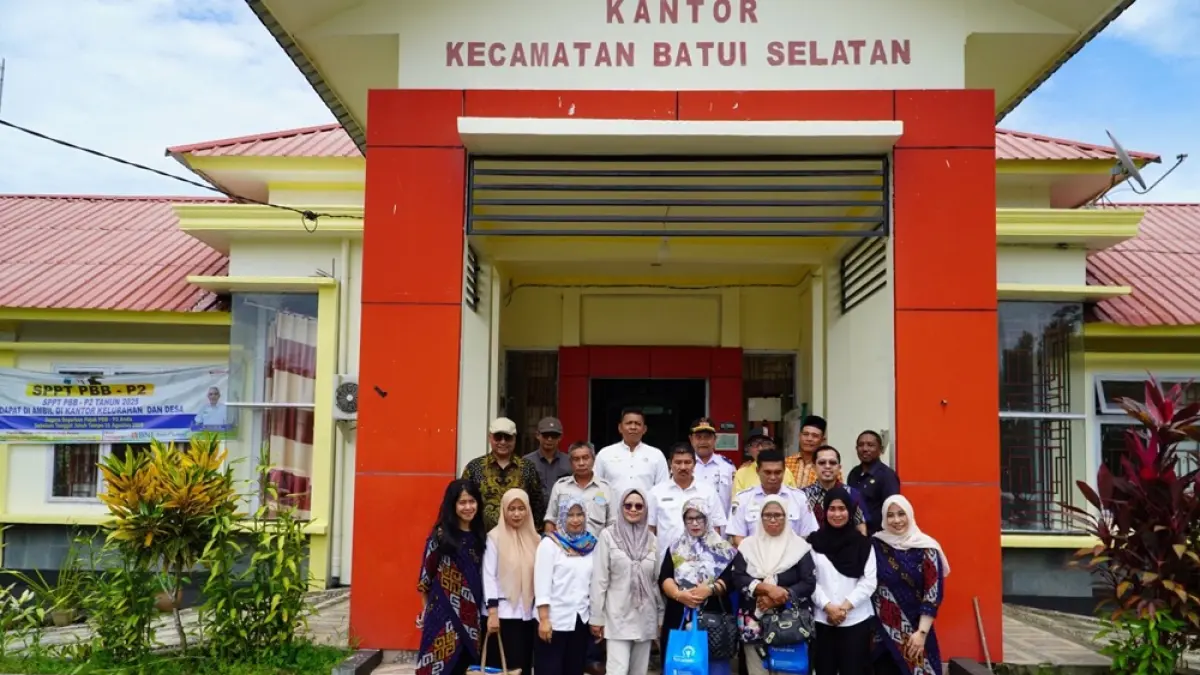 Penelitian Universitas Pertamina menegaskan bahwa keberhasilan proyek energi tak hanya soal teknologi, tetapi juga kepercayaan publik. Dr Farah bersama tim peneliti saat berada di Luwuk, Sulawesi Tengah. (Humas UPER)