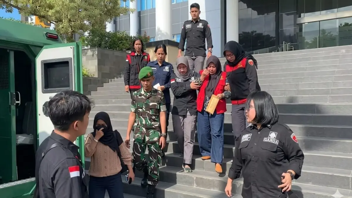 
Sekdes Tamainusi ditetapkan tersangka korupsi dana CSR tambang, kerugian negara capai Rp9,6 miliar. Tersangka usai diperiksa langsung dititip ke Rutan Palu. (Istimewa)
