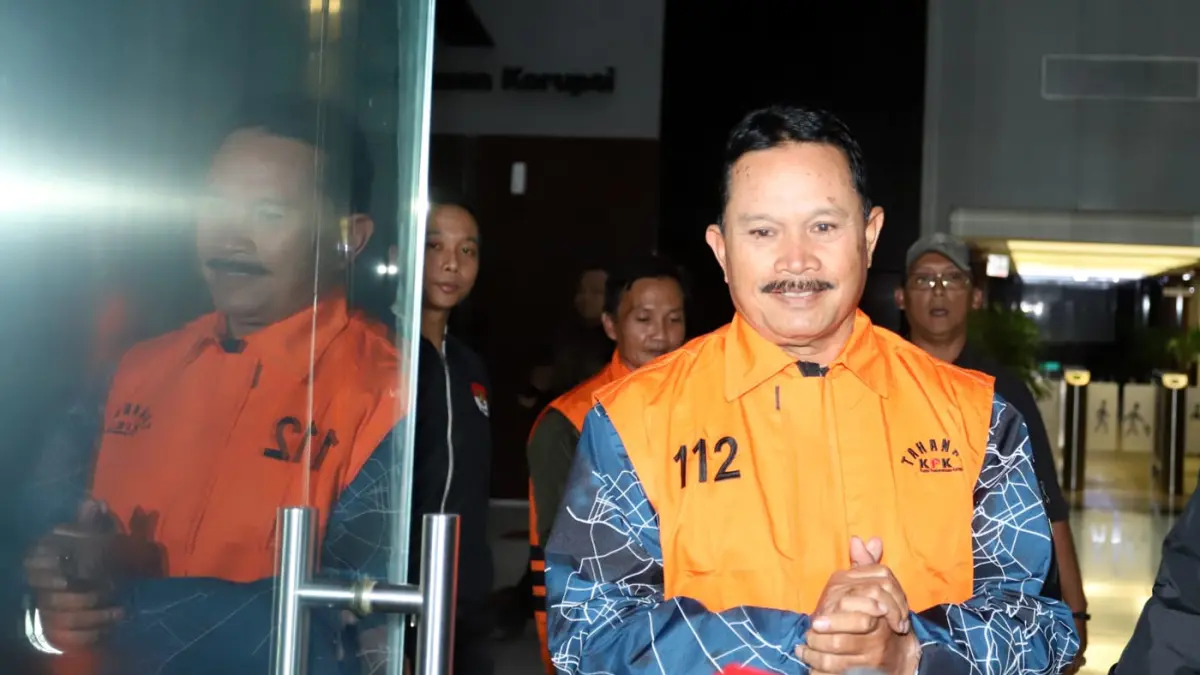 Wali Kota Madiun Maidi sebagai tersangka kasus dugaan tindak pidana korupsi terkait pemerasan dengan modus fee proyek dan dana CSR serta penerimaan lainnya atau gratifikasi di lingkungan Pemerintah Kota Madiun. (Dery Ridwansah JawaPos.com)