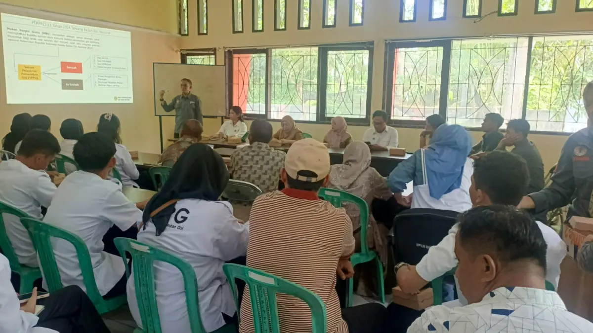 EDUKASI LINGKUNGAN: Peserta dari 19 SPPG mengikuti bimbingan teknis pengelolaan air limbah dan sampah yang digelar DLH Parigi Moutong, Selasa (7/4/2026).(FOTO: ISTIMEWA/RADAR PALU).