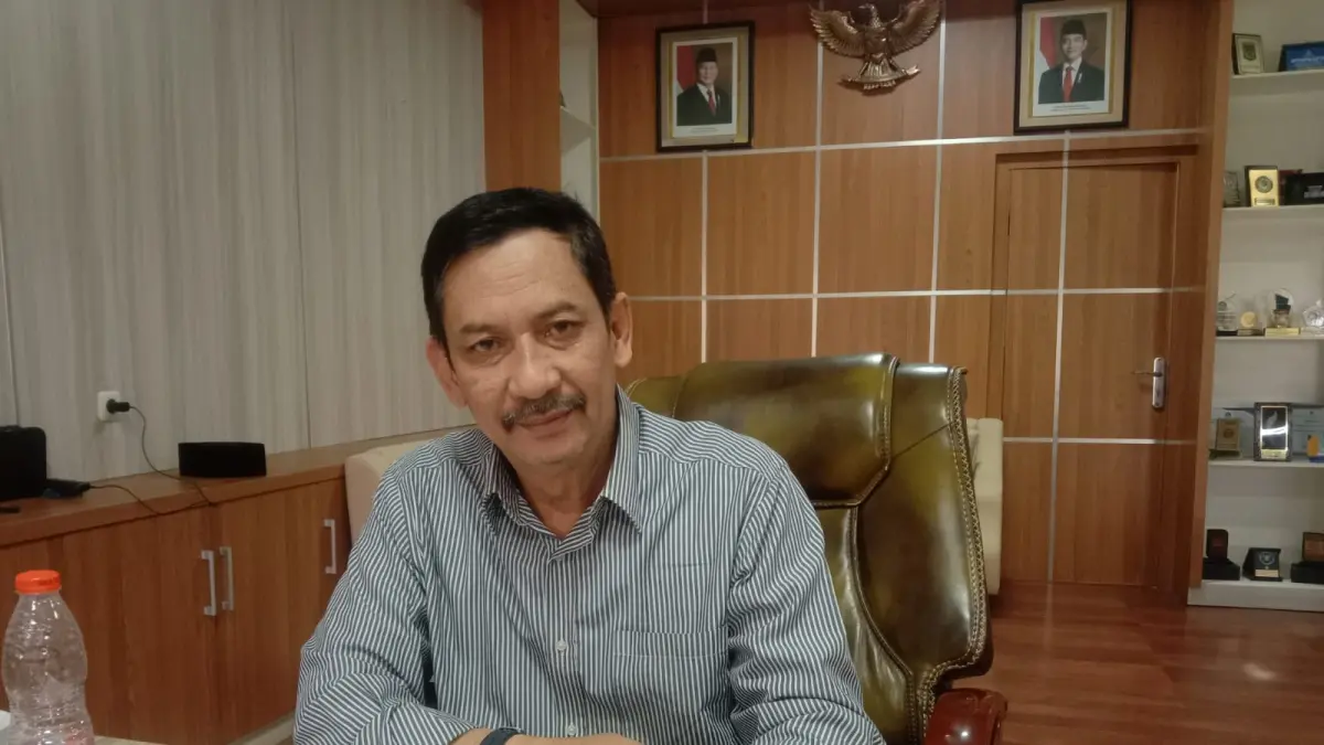 Kepala Disdik Provinsi Firmanza saat menjelaskan rencana penambahan formasi guru SMK. (Ade SafitriRadar Palu)