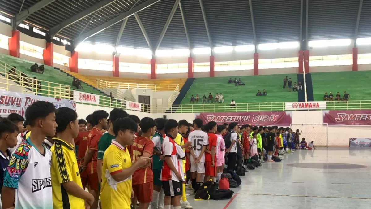Pembukaan turnamen futsal Sampesuvu Cup IX di GBK Palu yang diikuti ratusan pelajar dari berbagai daerah.(Andika Nur HikmahRadar Palu)
