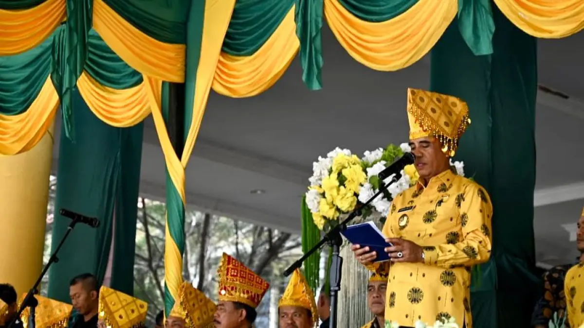 Gubernur Sulteng Anwar Hafid menghadiri peringatan HUT ke-24 Parigi Moutong, menekankan target penurunan kemiskinan. (Ro. Adpim Sulteng)