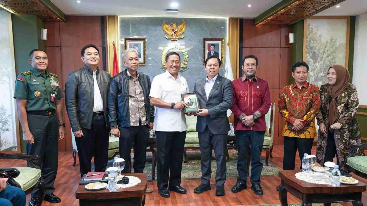 Pemerintah mulai memproses pengalihan pengelolaan Taman Makam Pahlawan Nasional Utama (TMPNU) dari Kementerian Sosial (Kemensos) ke Kementerian Pertahanan (Kemenhan) seiring pembahasan revisi Undang-Undang Nomor 11 Tahun 2009 Tentang Kesejahteraan Sosial (Kessos) oleh DPD RI. FOTO: KEMENSOS