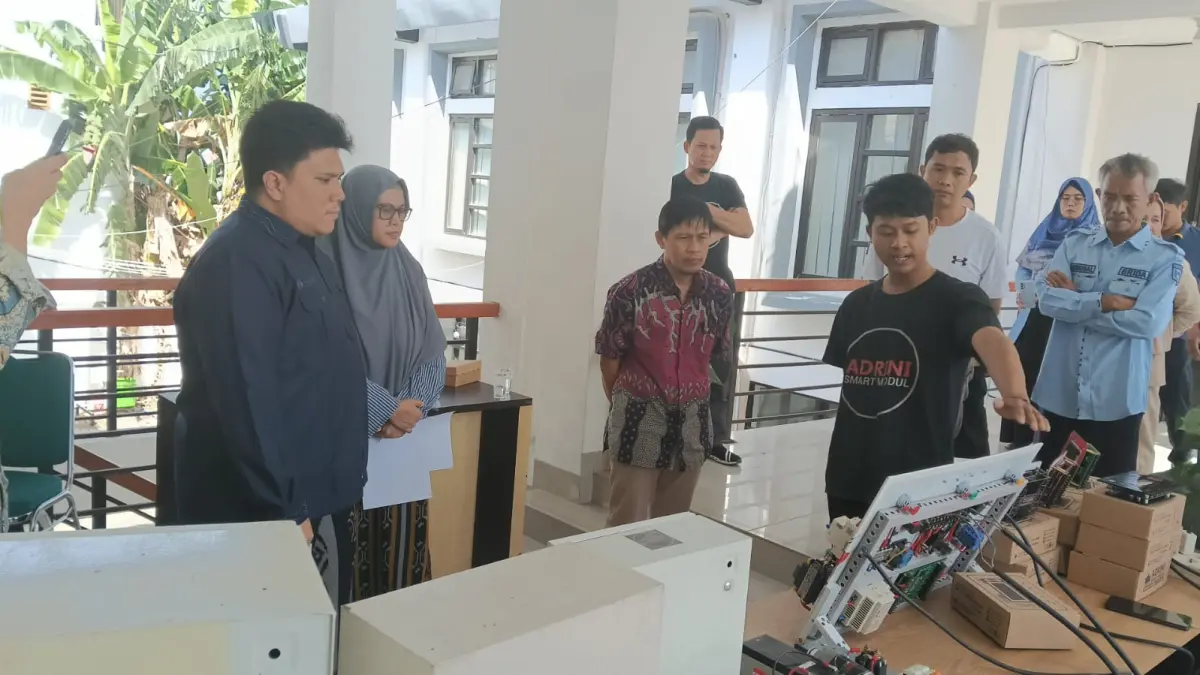 Finalis lomba TTG 2026 mempresentasikan inovasi di hadapan juri pada seleksi akhir BRIDA Sulteng, rangkaian HUT ke-62 Sulawesi Tengah, Minggu (12/4/2026). (Brida Sulteng))