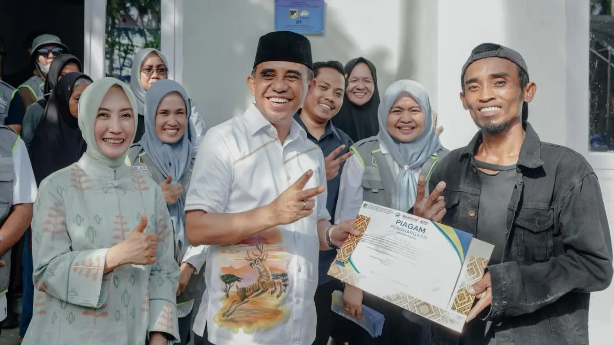 Gubernur Sulteng Anwar Hafid saat mencanangkan Program BERANI Bedah Rumah di Desa Dalaka, Donggala, Minggu (12/4/2026).( Pemprov Sulteng)