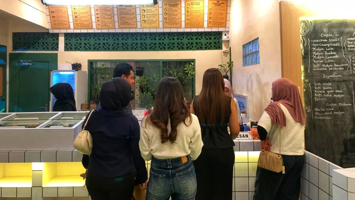 Kafe dengan nuansa vintage hadir di Kota Palu dan menawarkan suasana nyaman bagi para pencinta kopi.(RINA ABD HALIK)