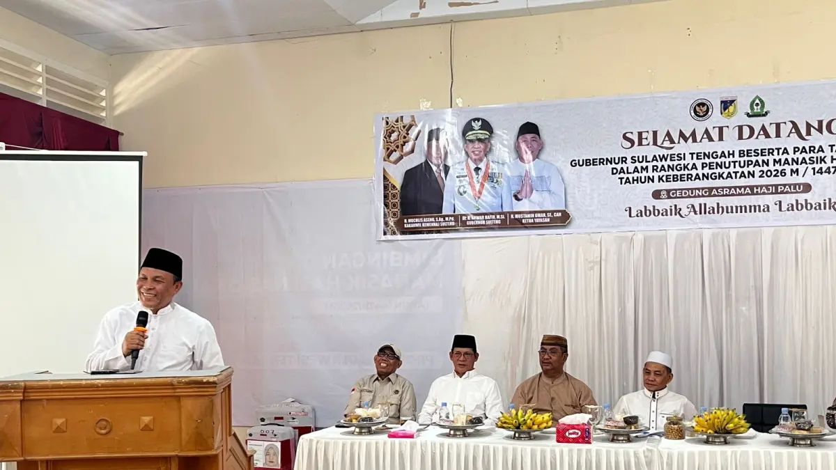 SAMBUTAN: Kakanwil Kemenhaj Sulteng, H. Muchlis  saat memnyampaikan ssmbutan dsn arahannya, di acara penutupan manasik haji Kloter 09 Palu, yang dibina KBIHU PT Menara Babussalam Palu, Minggu (12/4/2026).FOTO: ISTIMEWA/RADAR PALU). 