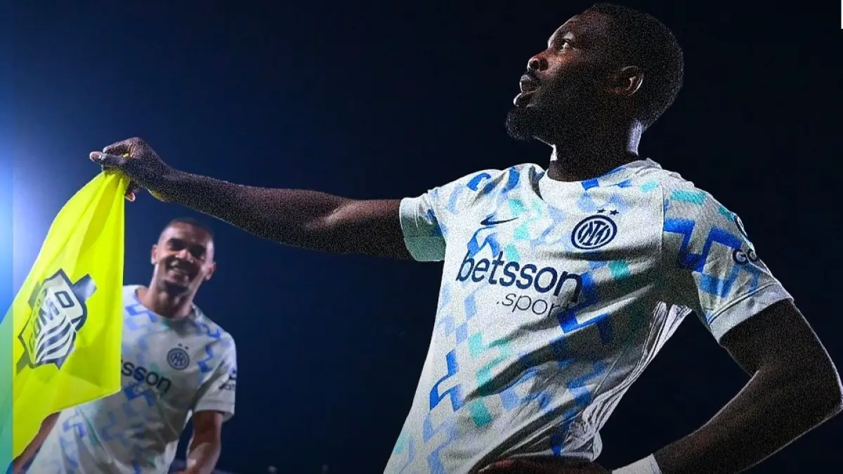 Penyerang Inter Milan, Marcus Thuram, menjadi pahlawan kemenangan timnya saat menghadapi Como dalam lanjutan Serie A, Minggu (12/4/2026).(Twitter/@ActuFoot)