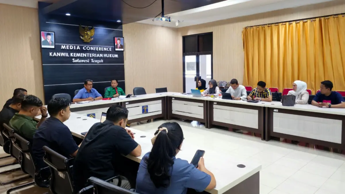 Rapat penguatan pelayanan publik di bidang Administrasi Hukum Umum (AHU), yang dilaksanakan di Kantor Wilayah Kementerian Hukum Sulawesi Tengah, Jumat (10/4).(DOK Kemenkum Sulteng)