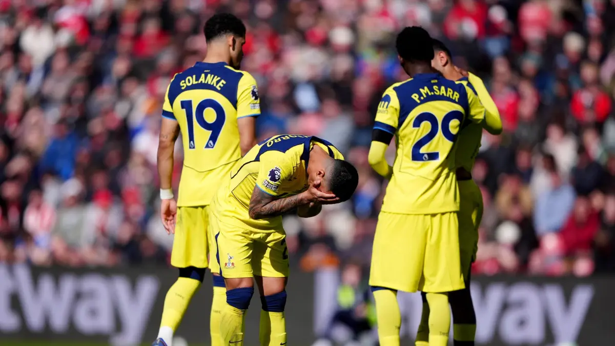 Tottenham Hotspur menelan kekalahan tipis 0-1 saat bertandang ke markas Sunderland dalam lanjutan pekan ke-32 Liga Primer Inggris 2025/2026 di Stadium of Light, Minggu (12/4/2026).(Twitter/@ActuFoot)
