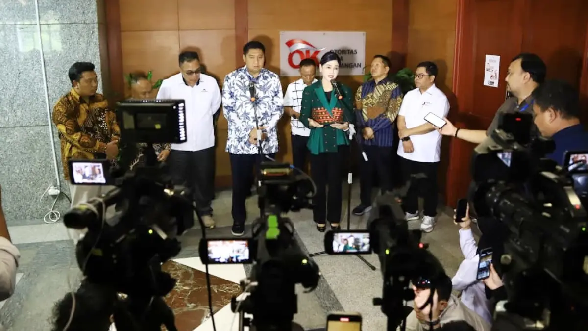 Ketua Dewan Komisioner OJK, Friderica Widyasari Dewi, dalam pertemuan dengan Menteri Perumahan dan Kawasan Permukiman RI, Maruarar Sirait, di Kantor OJK Menara Radius Prawiro, Senin (13/4).(DOK OJK)