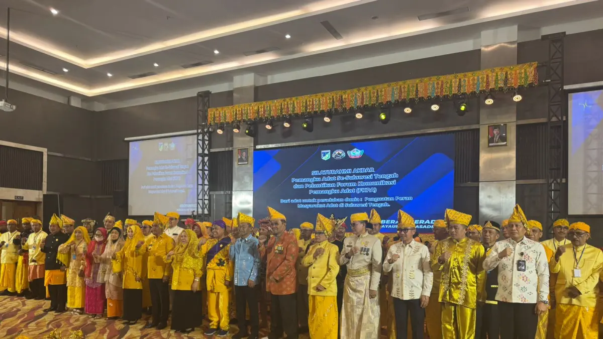 Pemangku adat se-Sulawesi Tengah saat menghadiri Silaturahmi Akbar dan pelantikan FKPA di Palu, Selasa (14/4/2026). (HUMAS KEMENKUM SULTENG)