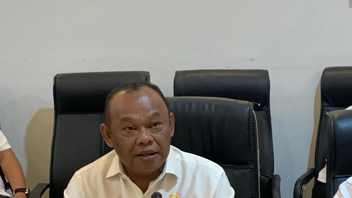 Anggota DPRD Sulteng Baharuddin Sappi mengkritik perwakilan PT FMI yang tidak bisa berbahasa Indonesia saat RDP di Palu. (Andika Nur Hikmah/Radar Palu)