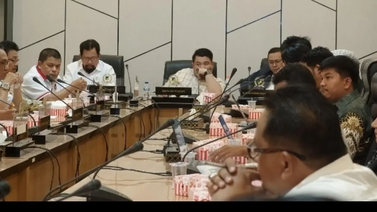 DATA PEKERJA: Anggota DPRD Sulteng membahas soal kisruh di PT. GNI.(FOTO: ANDIKA NUR HIKMAH/RADAR PALU).