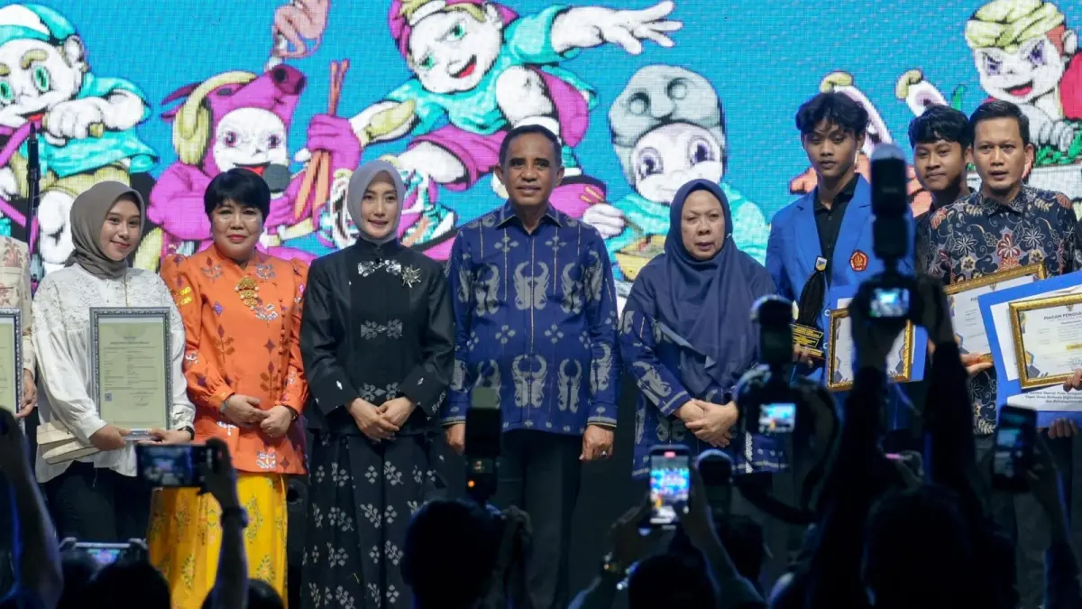 Panggung Nambaso Fest di JCC Palu dipadati warga—meriah tanpa dana APBD, ditopang penuh sponsor. (Pemprov Sulteng)
