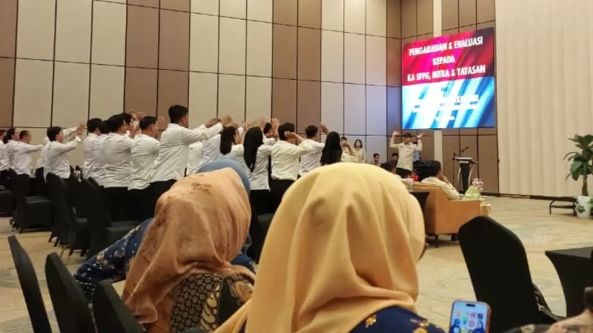 Direktur Pemantauan dan Pengawasan Wilayah 3 Badan Gizi Nasional (BGN), Brigjen TNI Rudi Setiawan SIP, MHan, saat evaluasi kegiatan di Ballroom Hotel Aston Palu, Kamis (16/4).