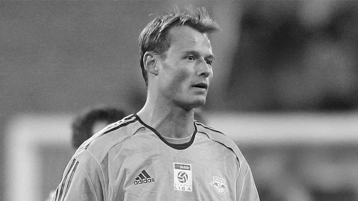 Alex Manninger, eks kiper Juventus dan Arsenal meninggal dunia dalam kecelakaan mobil.(Twitter)
