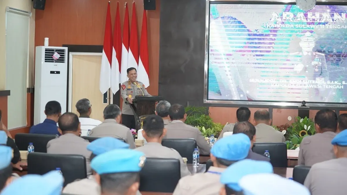 Kapolda Sulawesi Tengah Irjen Pol Dr. Endi Sutendi saat membuka Rapat Kerja Teknis (Rakernis) Bidang Profesi dan Pengamanan (Bidpropam) Polda Sulteng Tahun Anggaran 2026 di Aula Rupatama Polda Sulteng, Kamis (16/4/2026).
