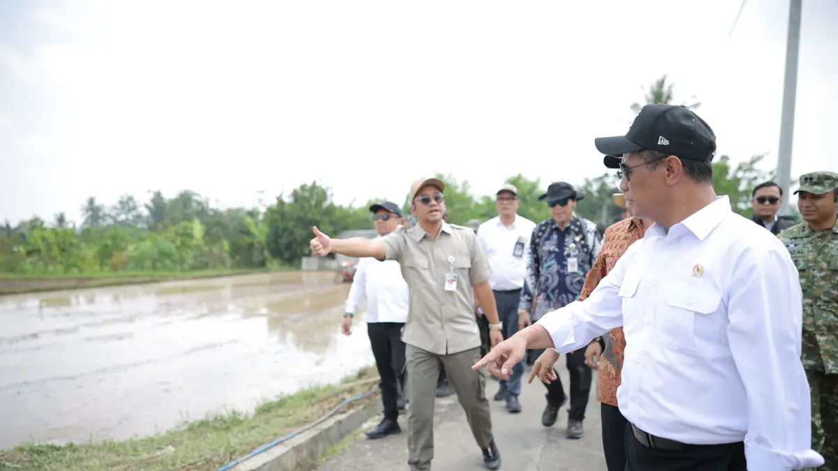 Mentan Amran meninjau pompanisasi di Magelang, dorong panen hingga tiga kali setahun. (Humas Mentan)