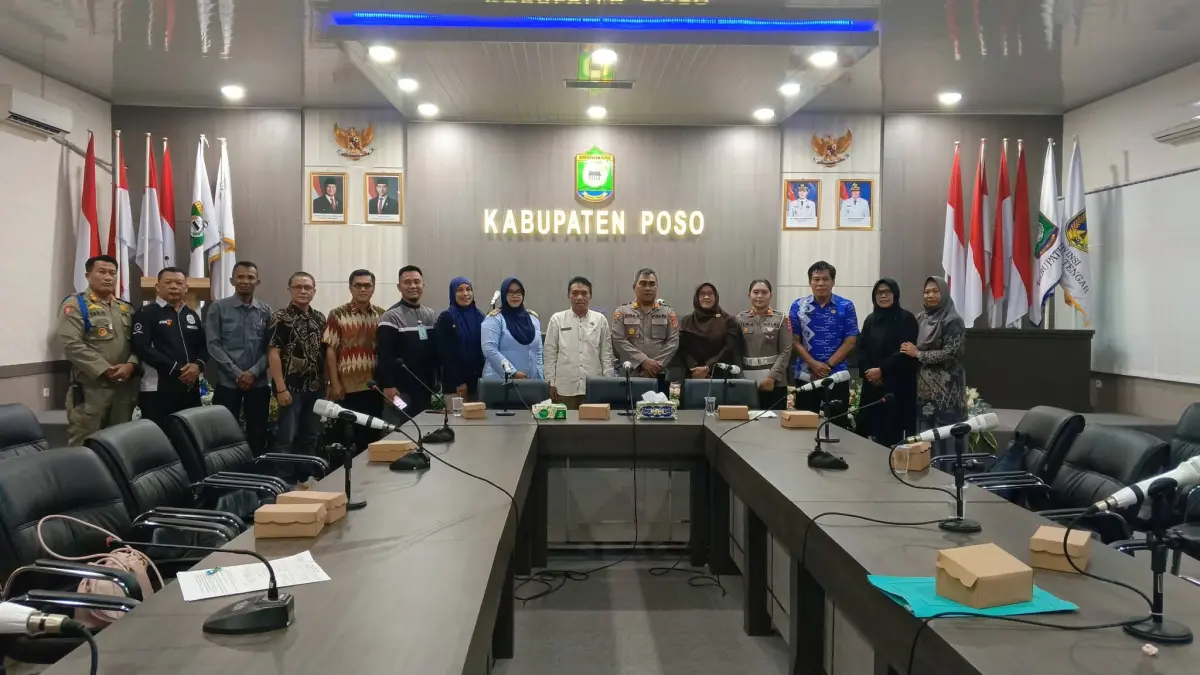PERSIAPAN: Rapat persiapan pemberangkatan JCH Poso.(FOTO: BUDIYANTO WIHARTO/RADAR PALU).