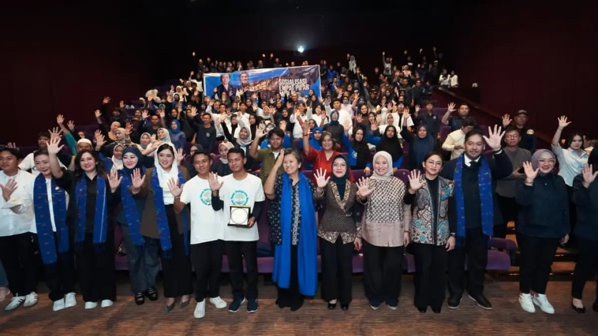 NOBAR: Ratusan masyarakat Kota Palu diajak nonton bareng&nbsp; film "Teman Tegar: Maira - Whisper From Papua" saat sosialisasi empat pilar MPR RI di bioskop XXI Palu Grand Mall, Jumat 17 April 2026.(FOTO: ISTIMEWA/RADAR PALU).

