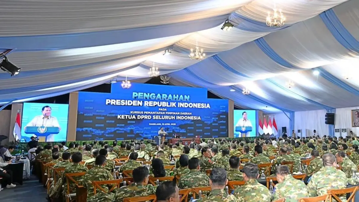 ARAHAN: Presiden RI, Prabowo Soebianto sedang memberikan arahan kepada peserta retreat.(FOTO: HUMAS DPRD SULTENG/RADAR PALU).