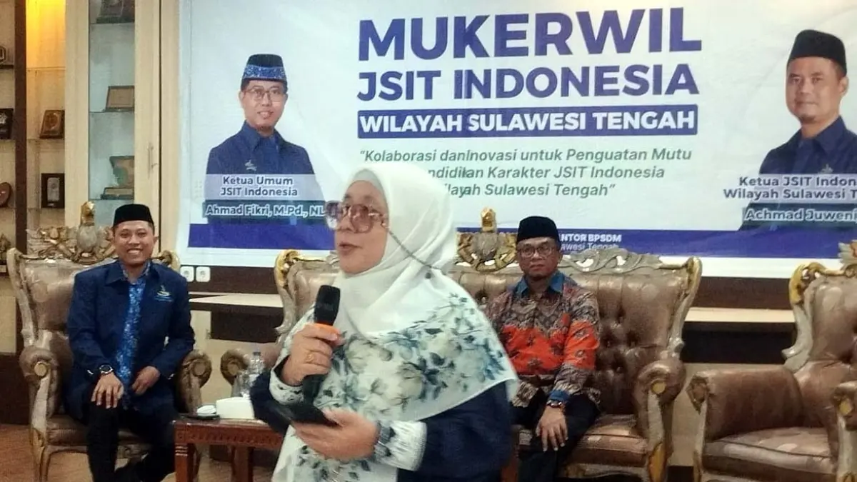 Hj. Wiwik Jumatul Rofi