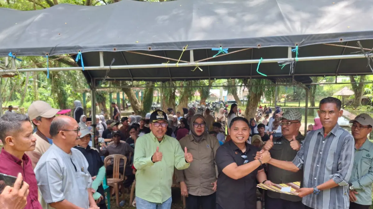 JEMPOL DUA: Kalau sudah begini jempol dua pejabat daerah maka pengembangan objek wisata air terjun Kumaligon diserahkan untuk dikelola secara optimal meraih PAD Kelurahan Kumaligon, Sabtu (18/4/2026).(FOTO: DINAS KOMINFO KABUPATEN BUOL/RADAR PALU).