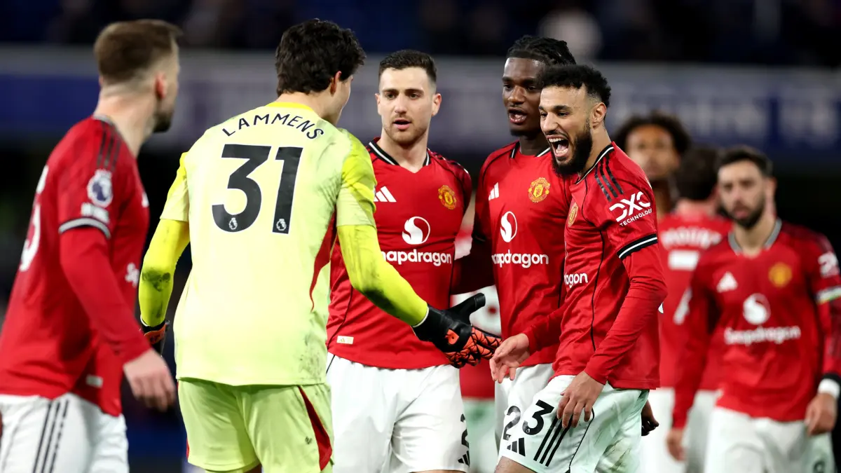 Manchester United meraih kemenangan krusial atas rival langsungnya, Chelsea, Minggu (19/4/2026) dini hari.(Twitter/@ManUTD)
