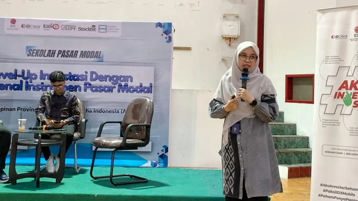 Deputi Kepala Wilayah Kantor perwakilan BEI Sulawesi Tengah Dewi, saat menjelaskan terkait pasar modal pada Senin (20/4/2026).(RINA ABD HALIK)