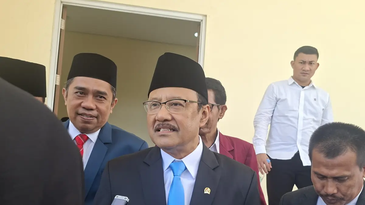 Menteri Sosial, Saifullah Yusuf saat memberikan keterangan pers kepada wartawan di Palu, Senin (20/4/2026).(Annisa Tri Yusnida/Radar Palu)