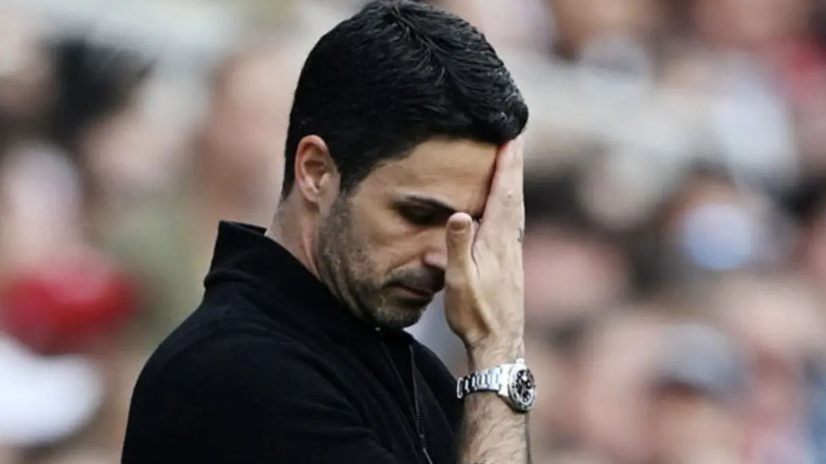 Pelatih Arsenal, Mikel Arteta mengungkapkan kekecewaannya saat dikalahkan Manchester City, belum lama ini.(Twitter/@PolymarketSport