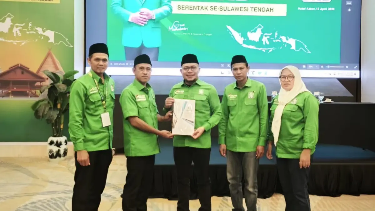 Peserta Muscab PKB se-Sulawesi Tengah berfoto bersama usai kegiatan di Aston Hotel Palu, Sabtu (18/4), sebagai simbol konsolidasi dan penguatan soliditas partai menghadapi agenda politik, termasuk Pilkada 2030.