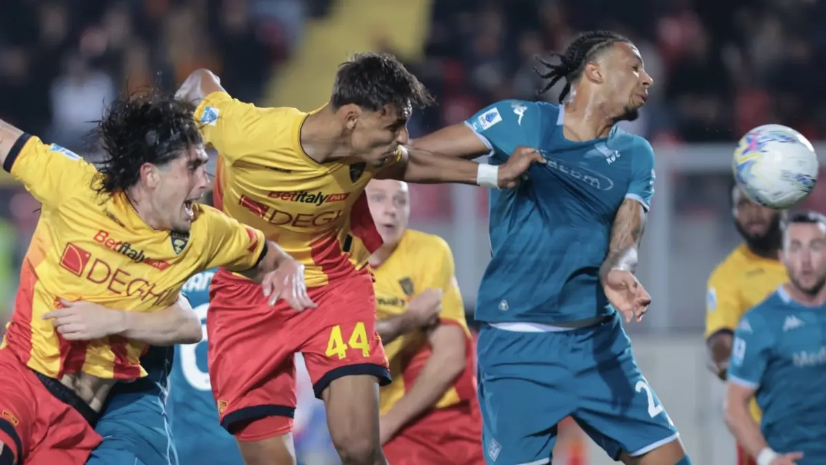 Lecce menghentikan tren negatif usai menahan Fiorentina 1-1, namun masalah penyelesaian akhir masih jadi sorotan.(Twitter/@OfficialUSLecce