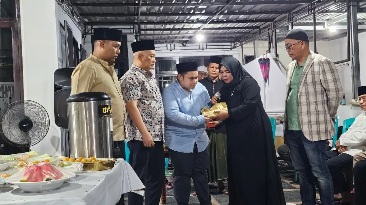 PWI Pusat melalui pengurus menyerahkan uang duka kepada keluarga almarhum Zulmansyah Sekedang di Pekanbaru, Senin (20/4/2026).