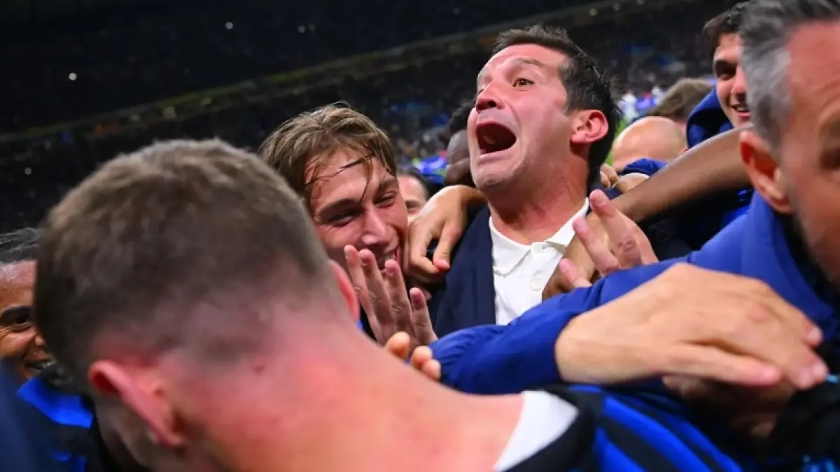 Pelatih Inter Milan Cristian Chivu tak bisa menyembunyikan kebahagiaannya setelah timnya memastikan tiket ke final Coppa Italia 2025/2026.(inter.it)