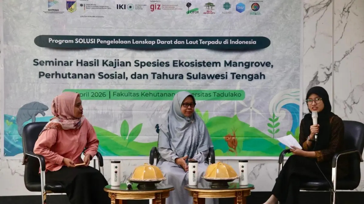 Suasana diskusi interaktif dalam Seminar Hasil Kajian Spesies Ekosistem Mangrove, Perhutanan Sosial, dan Tahura Sulawesi Tengah di Gedung Serbaguna Fahutan Untad, Selasa (22/4/2026).