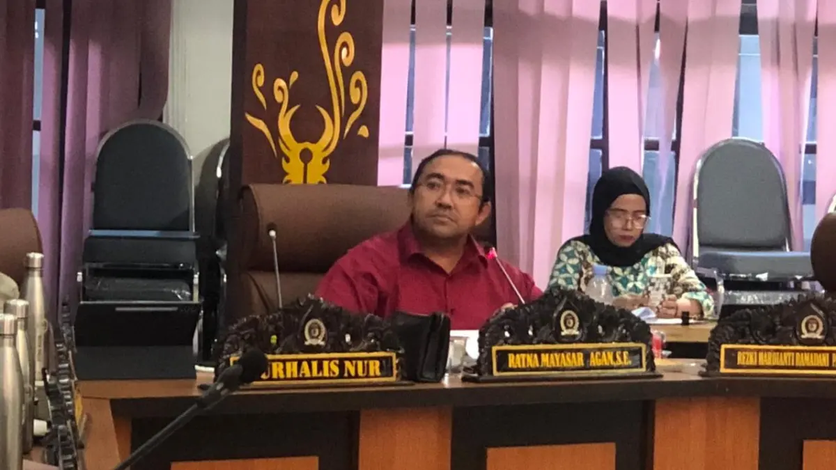 Alfian Chaniago dalam Rapat DPRD Kota Palu. (Annisa Wibdy/Radar Palu)