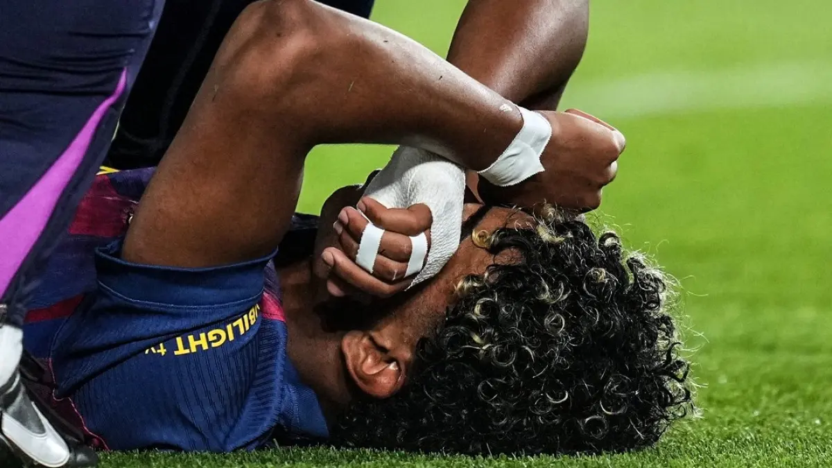 Barcelona dipastikan kehilangan Lamine Yamal hingga akhir musim 2025/2026 akibat cedera hamstring.(Twitter/@433)