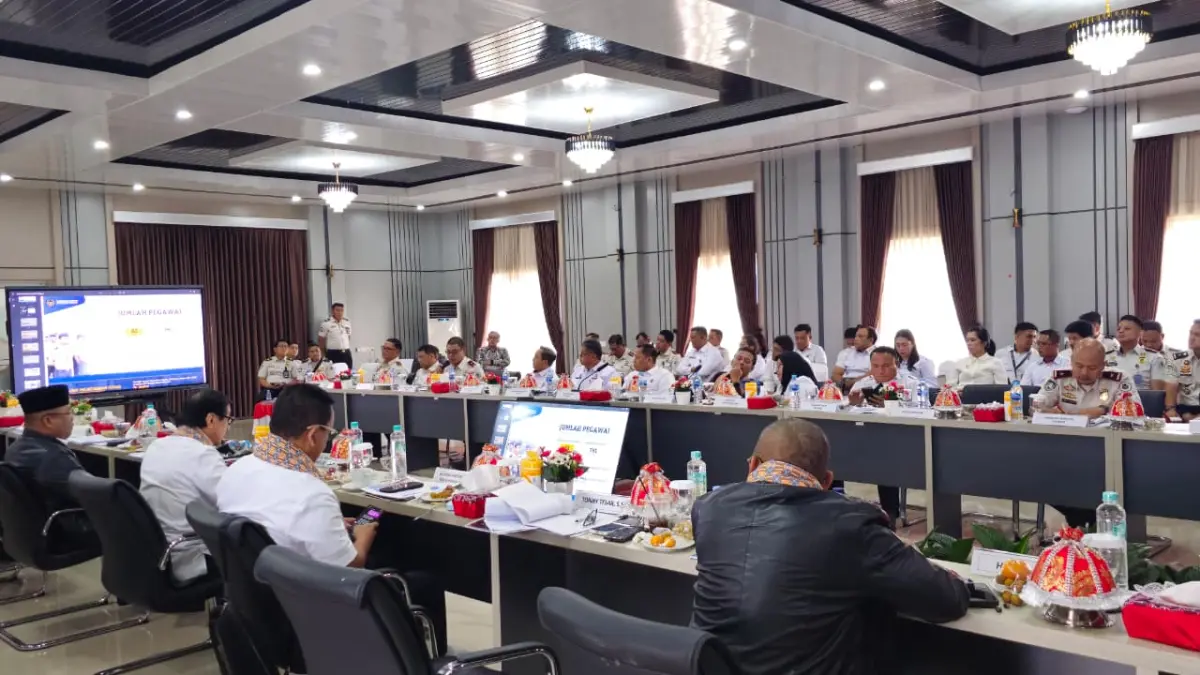 Komisi XIII DPR RI menggelar RDP bersama instansi hukum di Morowali, membahas penguatan layanan hukum di Sulawesi Tengah.(Humas Kemenkum Sulteng)