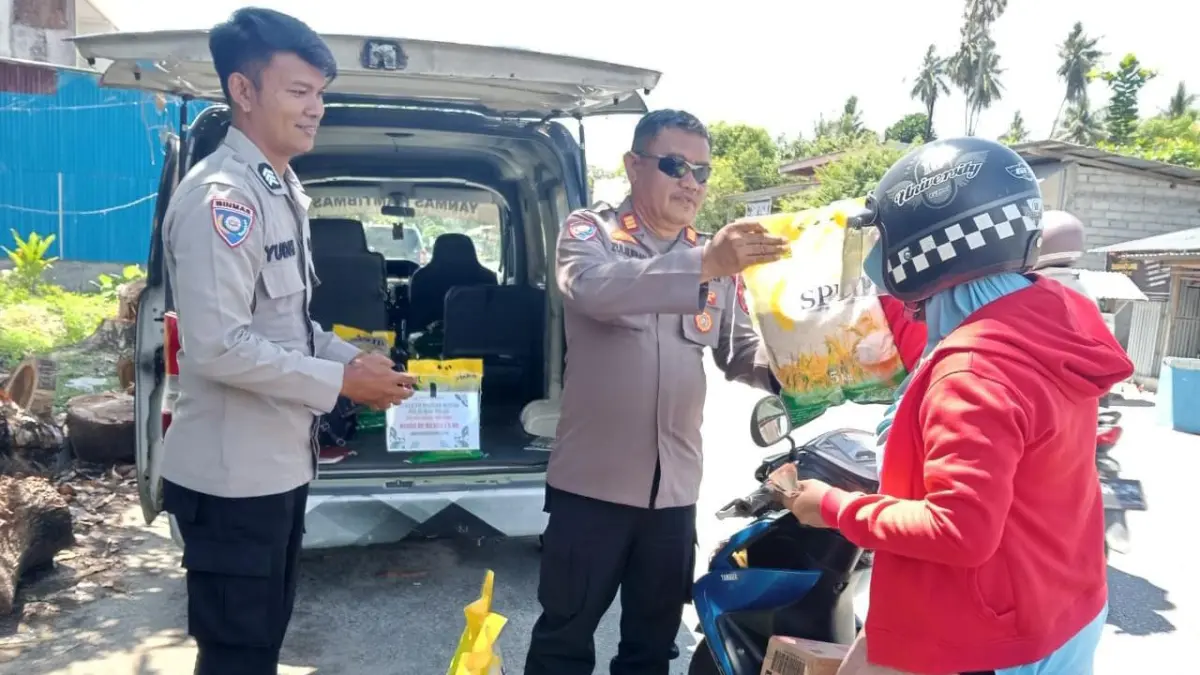 PASAR MURAH: Warga tampak memadati lokasi Gerakan Pangan Murah yang digelar Polres Parigi Moutong di Kelurahan Kampal, Kecamatan Parigi, Rabu (21/4/2026).(FOTO: RAHMAT FADHIL/RADAR PALU).